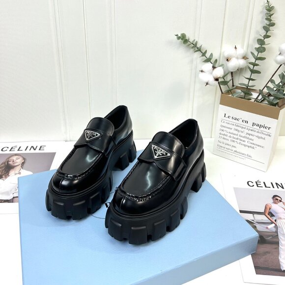 💖Prada 💖Black Loafers - Picture 1 of 9